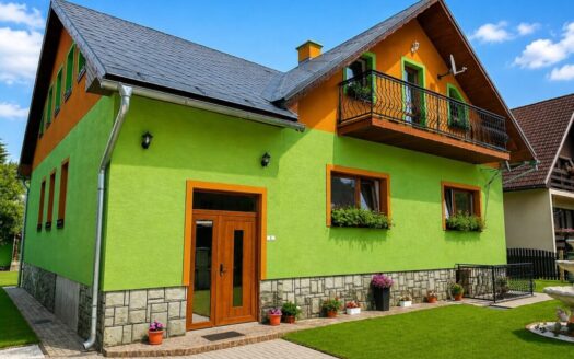 BYT NA 1. POSCHODÍ (550 € VRÁTANE ENERGIÍ)